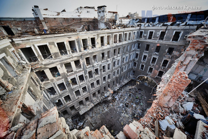 Как выглядит Дворец Труда в Харькове после российских обстрелов.