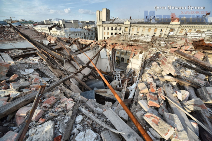 Как выглядит Дворец Труда в Харькове после российских обстрелов.