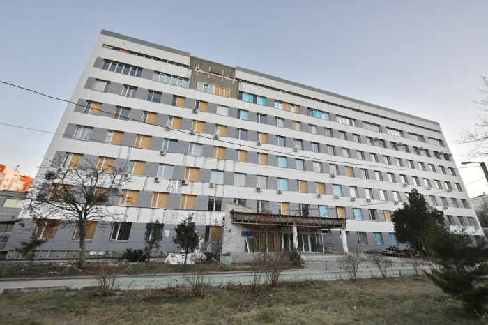 В Харькове ремонтируют разрушенную российскими обстрелами больницу фото 5 4