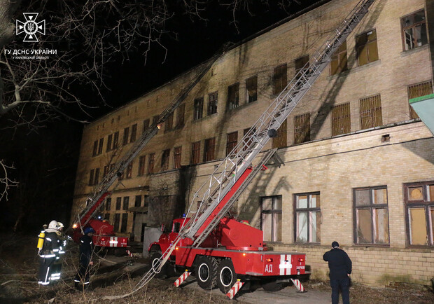 На улице Шевченко ночью горело старинное здание. 