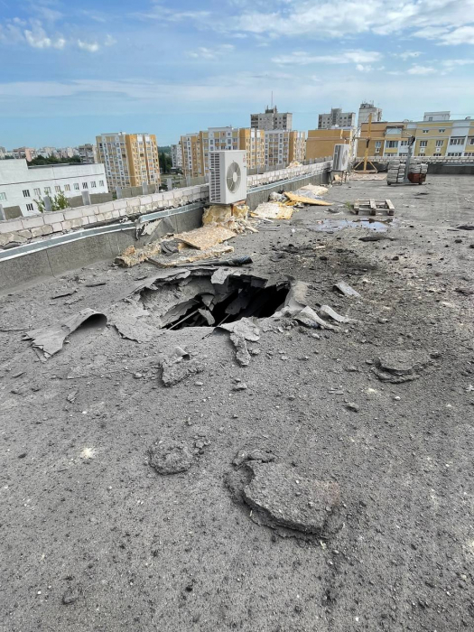 В Харькове ремонтируют разрушенную российскими обстрелами больницу фото 1