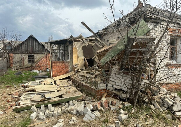 Россияне снова обстреляли жилые дома в Купянске и Волчанске. 