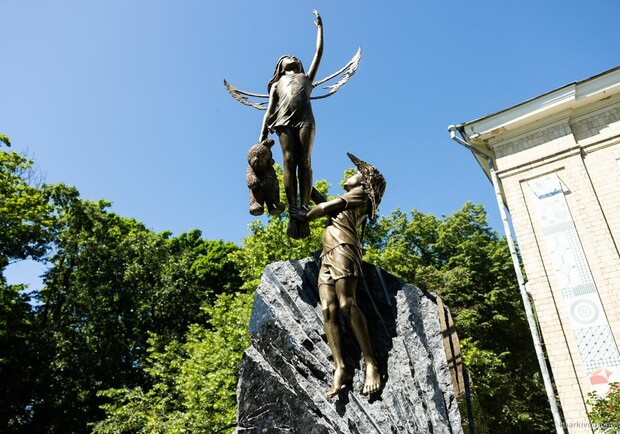 В Харькове открыли памятник детям, погибшим из-за российского вторжения. 