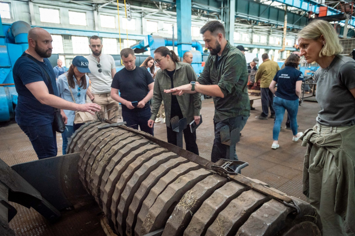 В Харькове создали первую в Украине машину для разминирования.