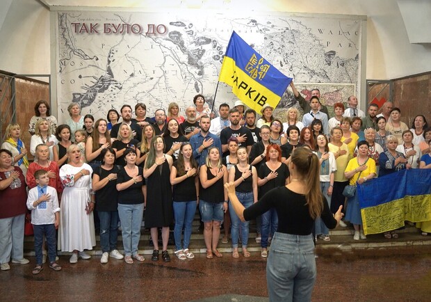 В Харькове хор исполнил гимн Украины в метро. 
