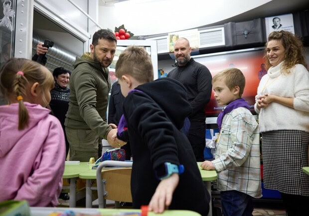 Владимир Зеленский посетил метрошколу в Харькове. 