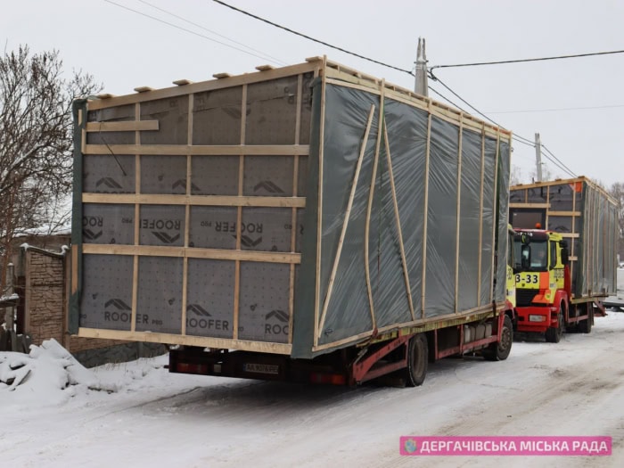 Под Харьковом американцы устанавливают модульные дома для потерявших жилье украинцев.