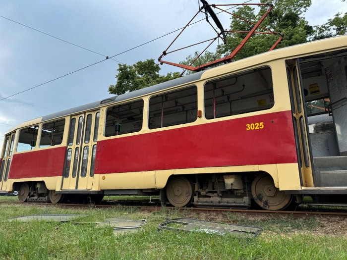 Удар по УМПБ Д-30 по двум районам Харькова: водитель троллейбуса в тяжелом состоянии.