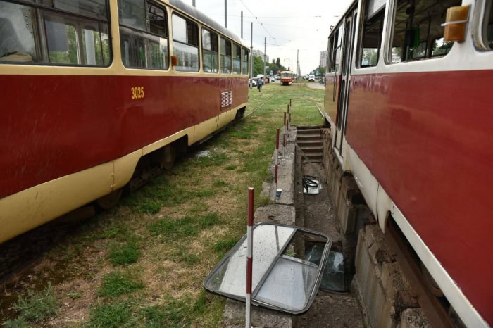 Удар по УМПБ Д-30 по двум районам Харькова: водитель троллейбуса в тяжелом состоянии.