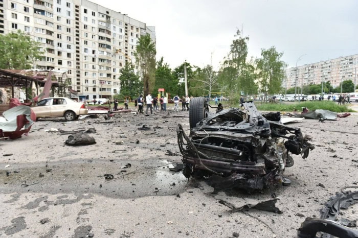 Удар по УМПБ Д-30 по двум районам Харькова: водитель троллейбуса в тяжелом состоянии.