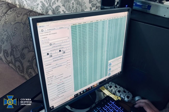 В Украине разоблачили ботофермы, которые помогали РФ "разгонять" фейки и взламывать телефоны воинов ВСУ фото