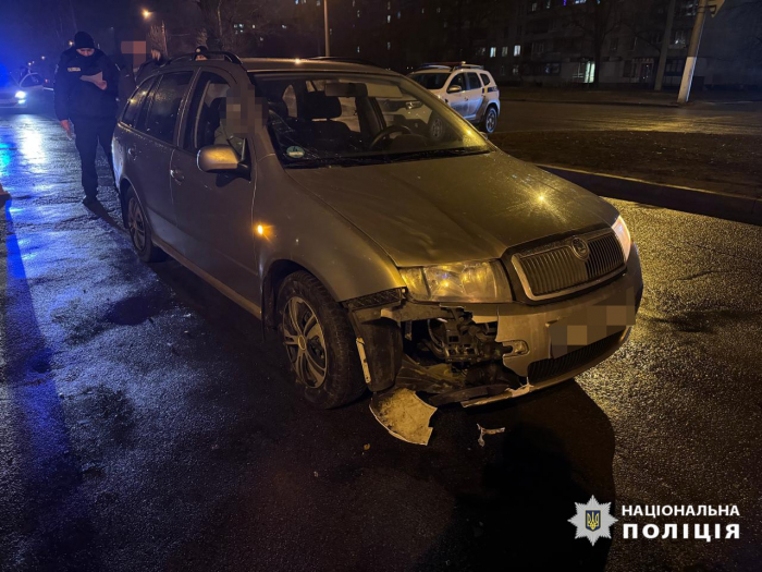 ДТП на Салтовке: водитель Skoda сбил женщину Фото: ГУ Нацполиции в Харьковской области