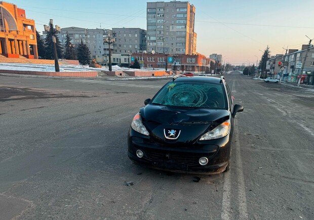 В Харьковской области нетрезвый водитель Peugeot сбил женщину на пешеходном переходе. Фото: Нацполиция