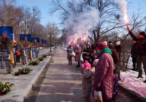 В Харькове открыли Аллею памяти в честь погибших защитников. Фото: Харьковский горсовет