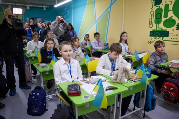 В Харькове укрытие переоборудовали под школу.