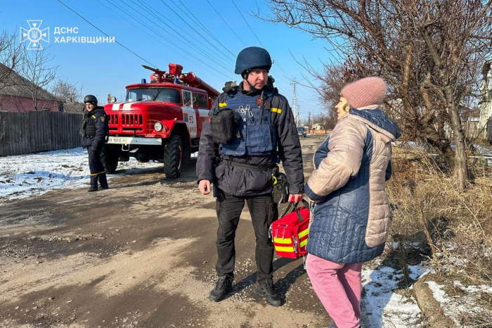 Оккупанты сбросили КАБы на частные дома в Богодуховском районе: среди пострадавших дети фото 4 3