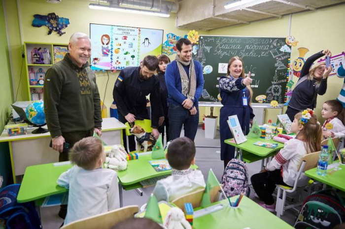 В Харькове укрытие переоборудовали под школу.