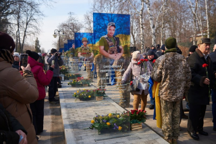 В Харькове открыли Аллею памяти в честь погибших защитников. Фото: Харьковский горсовет