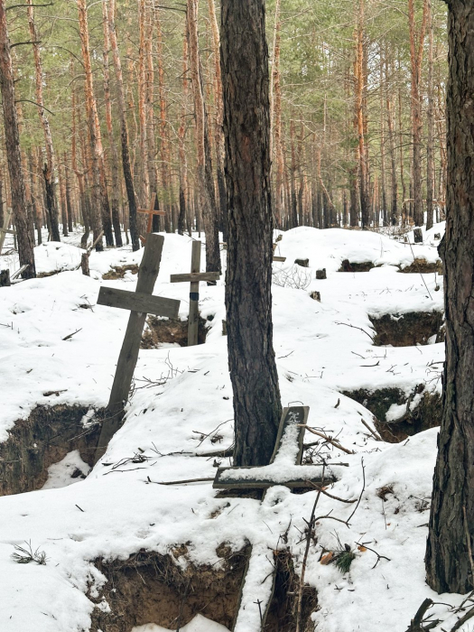 Место массового захоронения Изюм в Харьковской области. Фото: Харьковская облпрокуратура