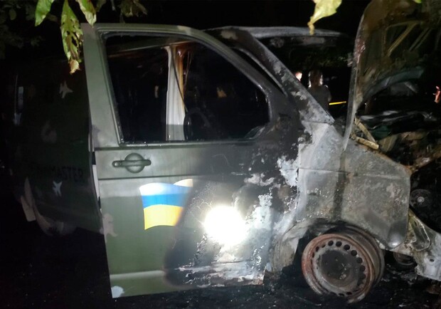 В Харькове подростки поджигали машины военных за деньги. Фото: Харьковская облпрокуратура