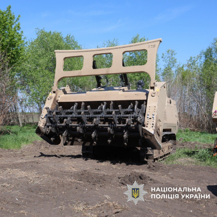 Германия передала харьковской полиции авто для перевозки машины разминирования: чем поможет.