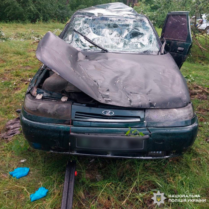 В Изюмском районе автомобиль упал в реку: погибли парень и девушка.