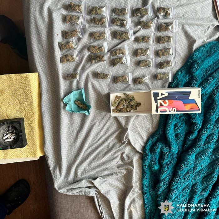 В Харькове разоблачили наркогруппу, торговавшую каннабисом.