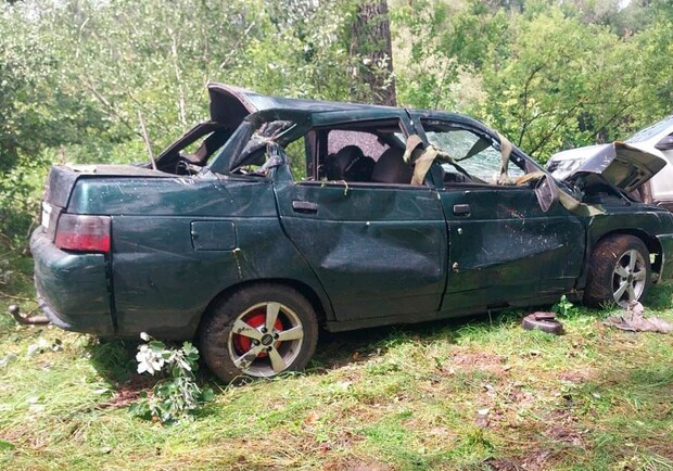 В Изюмском районе автомобиль упал в реку: погибли парень и девушка. 