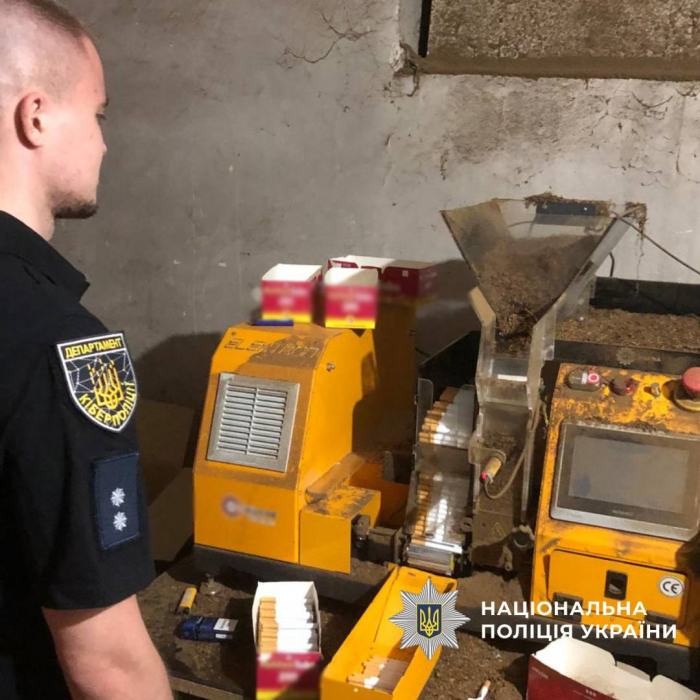 В Харьковской области разоблачили семейную схему производства сигарет. Фото: Нацполиция