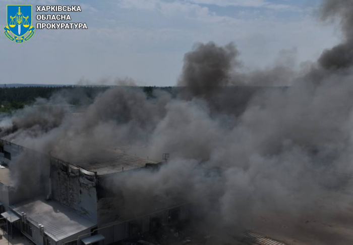 Оккупанты ударили по складам трех корпораций под Харьковом: есть погибший и раненые.