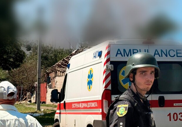 Оккупанты днем обстреляли город под Харьковом: погибла женщина, еще 10 — ранены. Фото: Нацполиция