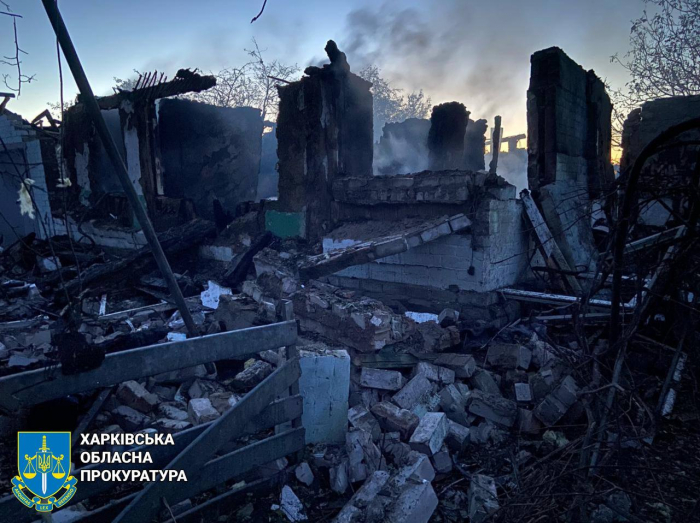 Целая семья погибла во время авиаудара рф по селу на Харьковщине. Фото: Харьковская облпрокуратура