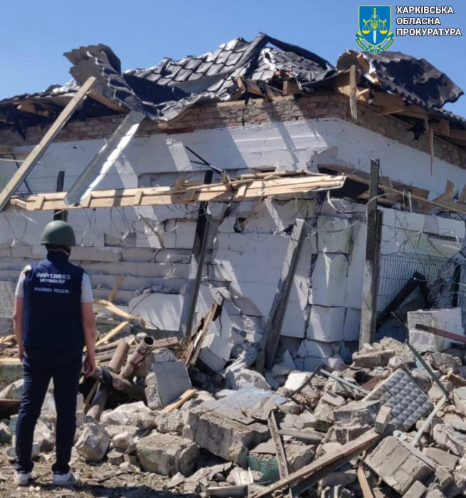 Оккупанты днем обстреляли город под Харьковом: погибла женщина, еще 10 — ранены. Фото: Харьковская облпрокуратура