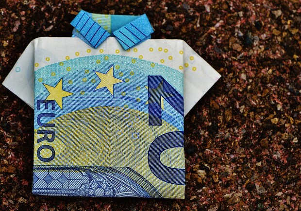 Курс валют в Украине 27 июля 2025 года: сколько стоит доллар и евро 