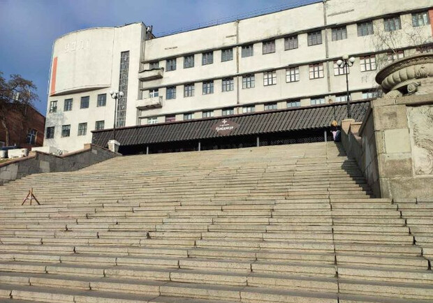 "Харьковзеленстрой" потратит 9,5 млн грн на ремонт лестницы на Университетской горке. Фото: Редпост