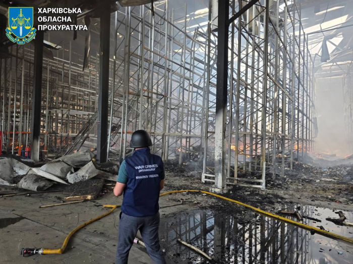 Оккупанты ударили по складам трех корпораций под Харьковом: есть погибший и раненые.