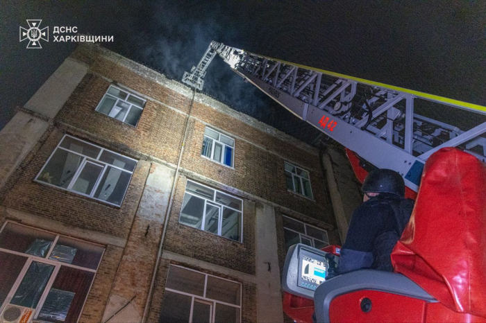 Оккупанты ударили беспилотником по предприятию на Салтовке. Фото: ГСЧС