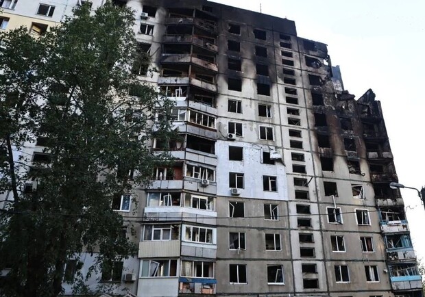 В Харькове снесут часть многоэтажки, пострадавшей от удара авиабомбы. Фото: Ян Доброносов, "Телеграф"