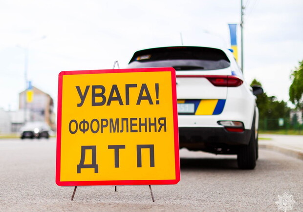 В Харькове нетрезвая водитель Hyundai врезалась в троллейбус и уехала с места ДТП. Фото: патрульная полиция