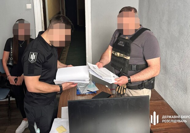 Начальник подразделения полиции в Харькове подозревается в получении взятки от уклониста от мобилизации. 