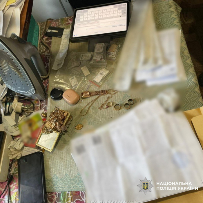 На Харьковщине работница морга похищала золотые украшения с тел погибших военных. Фото: Нацполиция