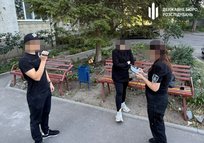 В Харькове сотрудница военной медкомиссии за взятку переводила военных из боевых частей в тыл.