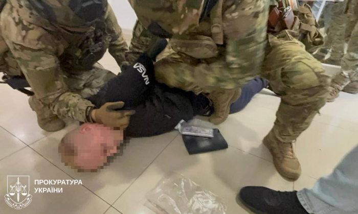 В Харькове задержали эксправоохранителя и его сообщника, организовавших выезд уклонистов за границу.