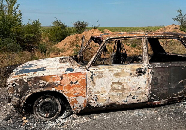 На Харьковщине войска рф атаковали авто с мирными жителями. Фото: Нацполиция