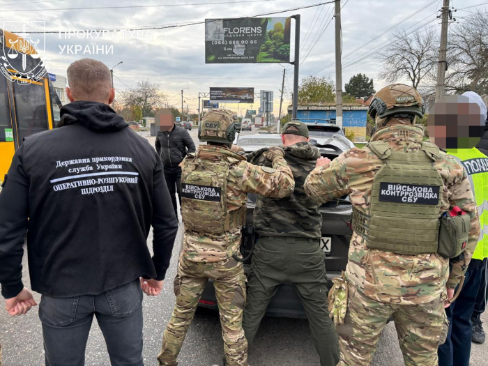 Харьковского военнослужащего подозревают в переправке украинцев через границу.