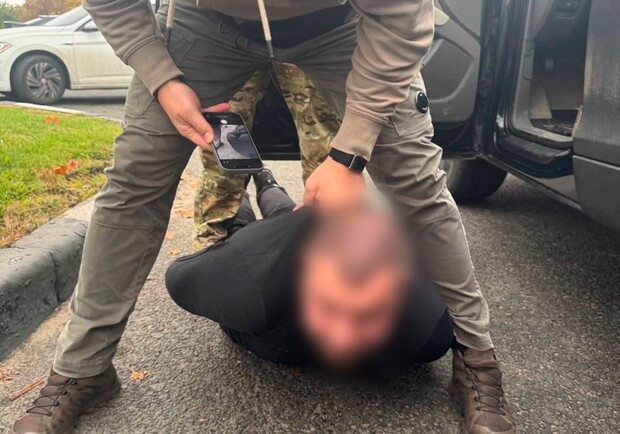 В центре Харькова трое неизвестных в военной форме выкрали человека. 