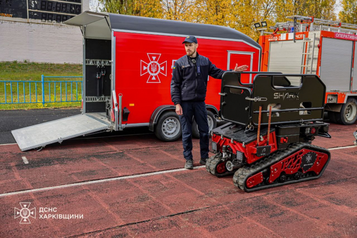 В Харькове стали использовать роботов для тушения пожаров.