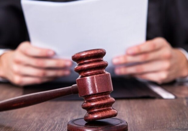 В Харьковской области суд вынес приговор хулигану, который ударил водителя вилами на дороге 