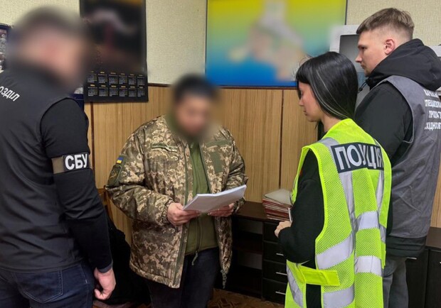 Сотрудница военкомата помогала мужчинам избежать мобилизации. 