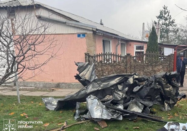 Оккупанты обстреляли предприятие по изготовлению памятников в Лозовой. 